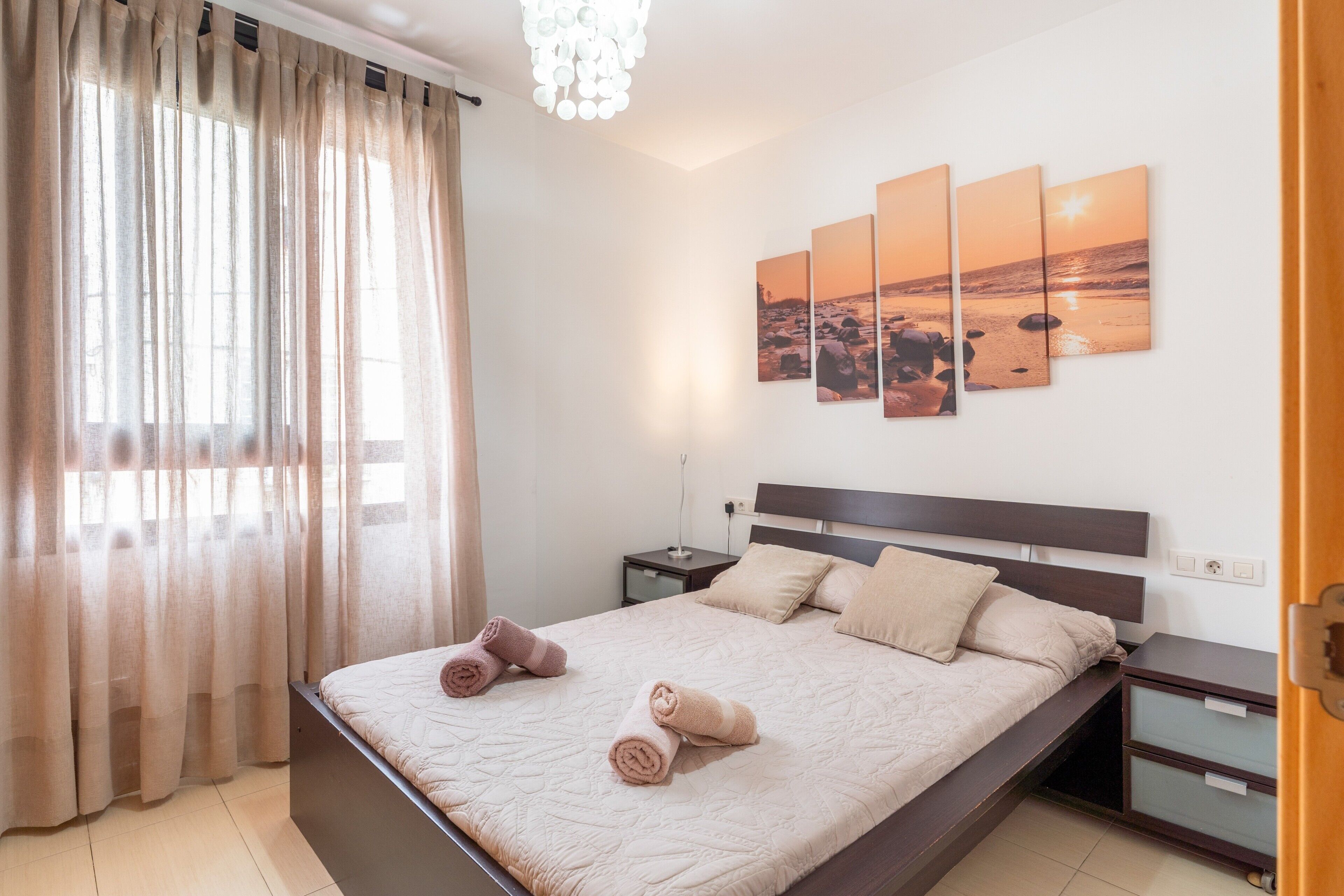 2 dormitorios, tabla de planchar con plancha, wifi y ropa de cama