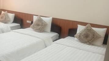 Deluxe Triple Room, Balcony, Garden View | Soundproofing, free WiFi