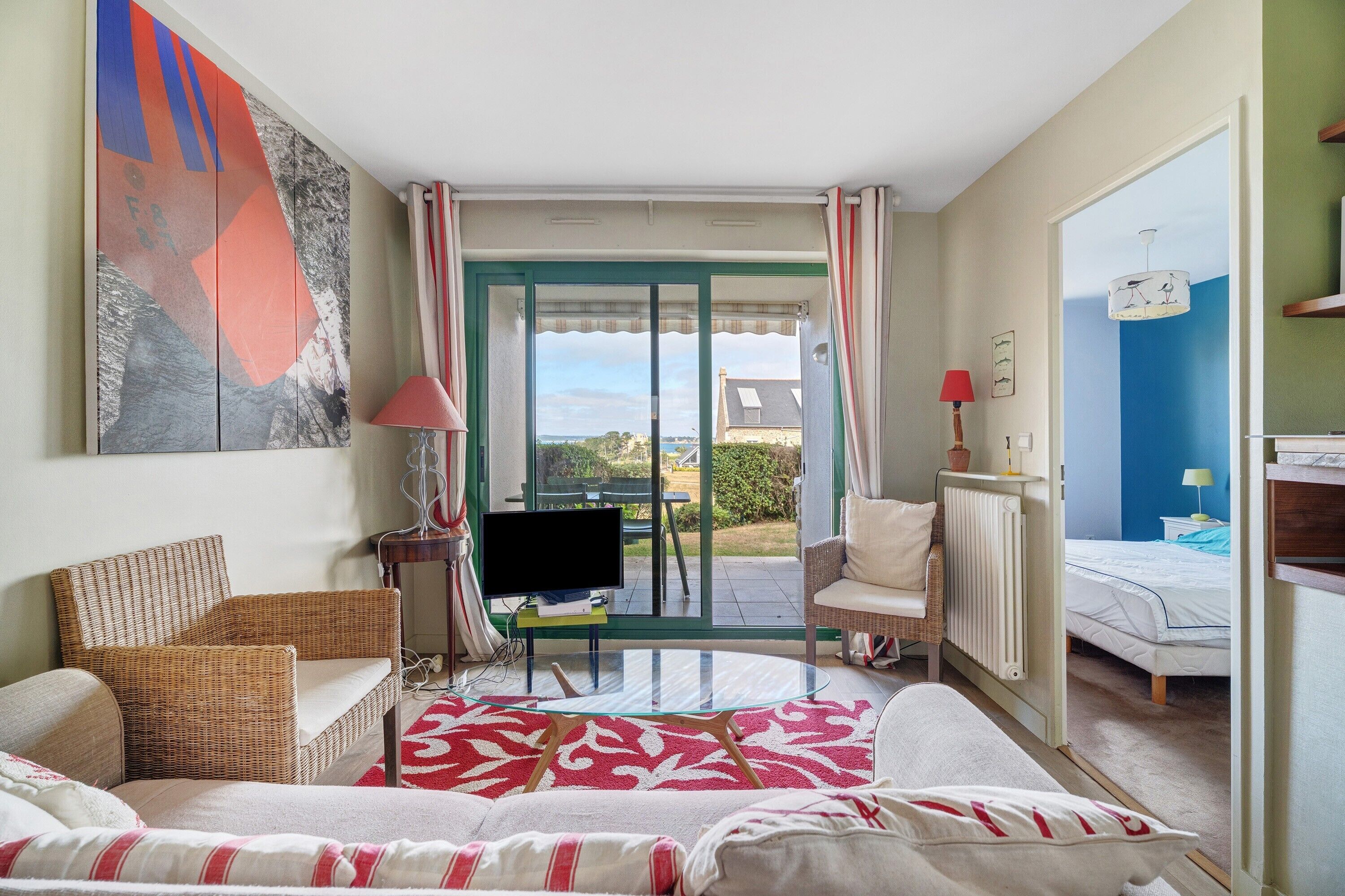2 bedrooms, iron/ironing board, WiFi