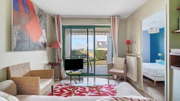 2 bedrooms, iron/ironing board, WiFi