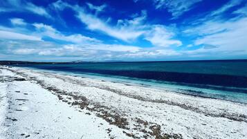 Una playa cerca