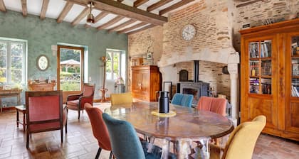 Bed and Breakfast 'Le Relais Des Hirondelles-Le Cèdre' with Wi-Fi