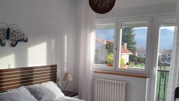 Iron/ironing board, WiFi, bed sheets