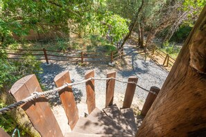 Property grounds - Holiday Home 'La Cabane Du Soleil' with Wi-Fi (Callian)