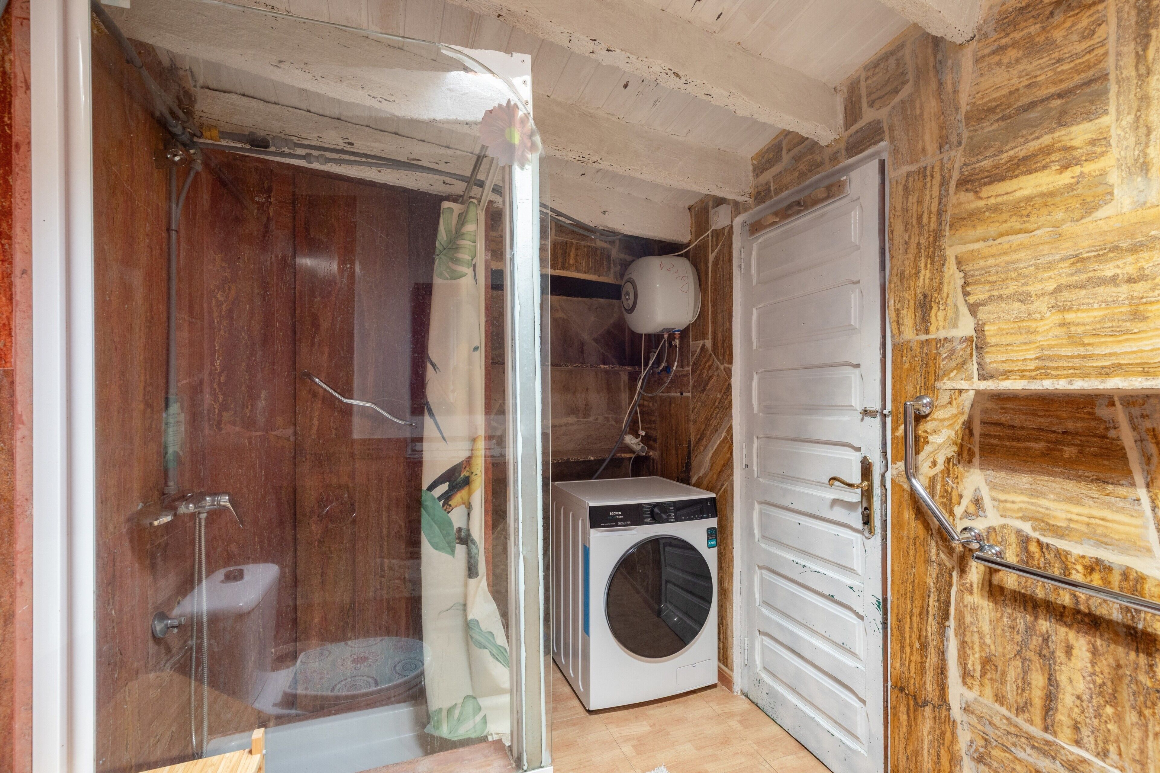 Een douche, handdoeken