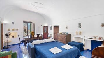 Iron/ironing board, WiFi, bed sheets