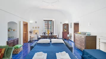 Iron/ironing board, WiFi, bed sheets