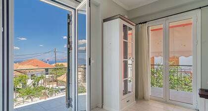 Apartment 'By The Sea 1' with Private Garden