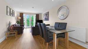 Family Apartment, Balcony | Tempat makan