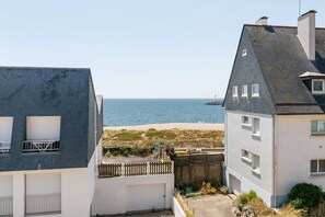 Exterior - Bright Studio with Sea View, “Port and Beach”, Parking, Balcony (La Turballe)