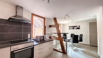 Refrigerador, microondas, horno, placa de cocina