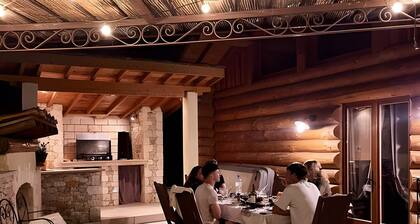 Dream Log Chalet with Spa and Summer Kitchen