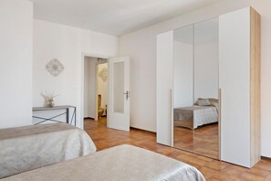 Iron/ironing board, WiFi, bed sheets - Apartment 'A'Filiciuzza, Wi-Fi and Air Conditioning (Palermo)