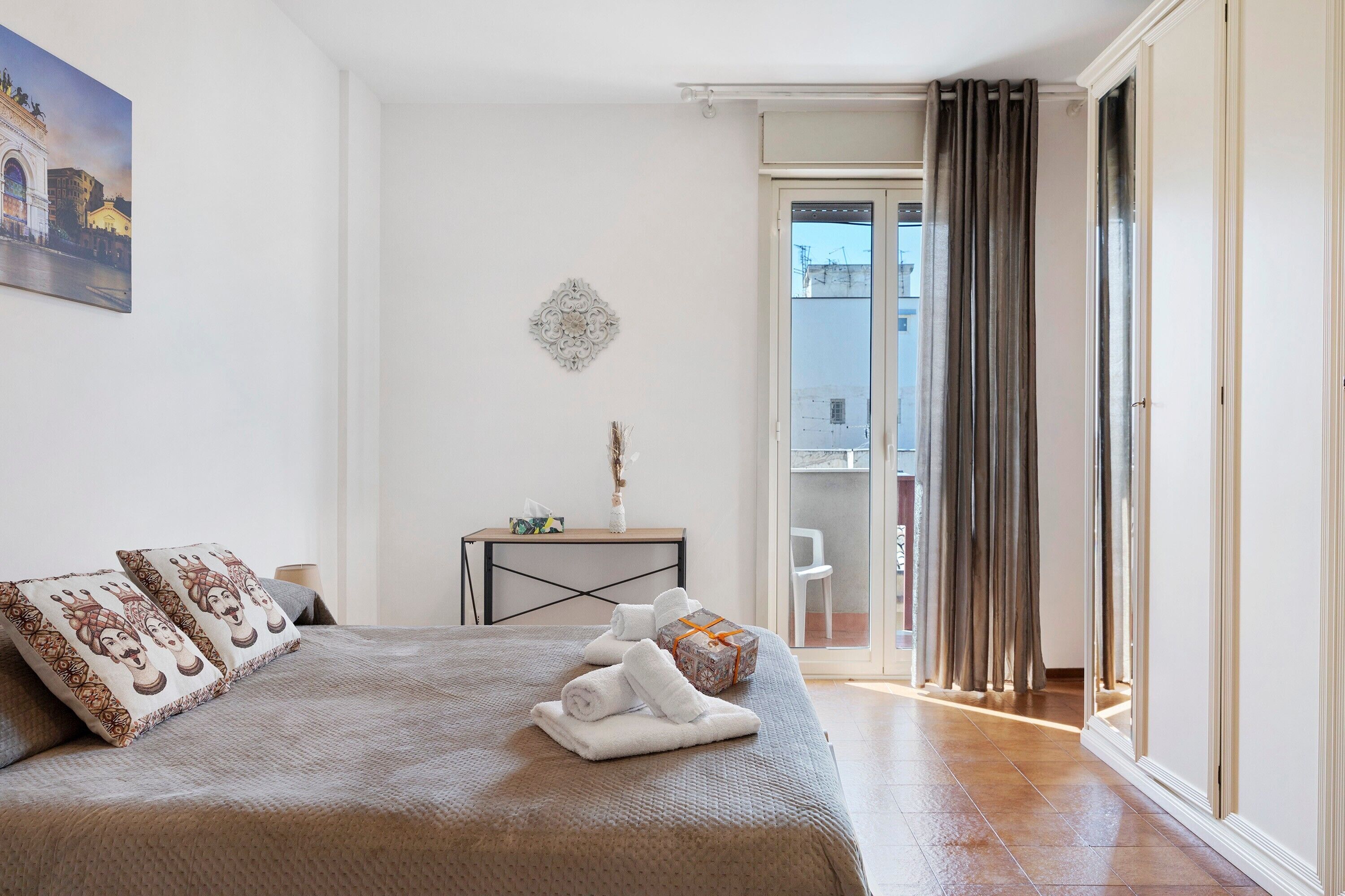 Iron/ironing board, WiFi, bed sheets