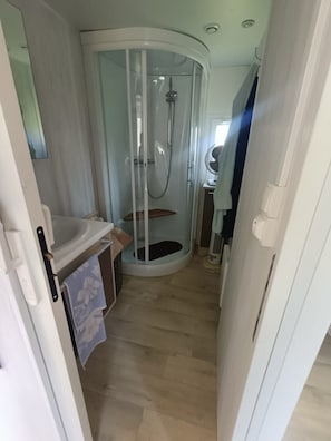 Een douche, een haardroger