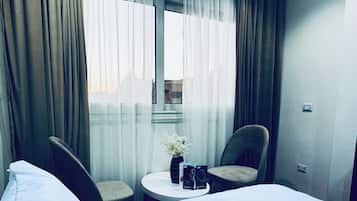 Luxury Double or Twin Room, pyramids View | Escritorio, espacio para trabajar con laptop y wifi gratis