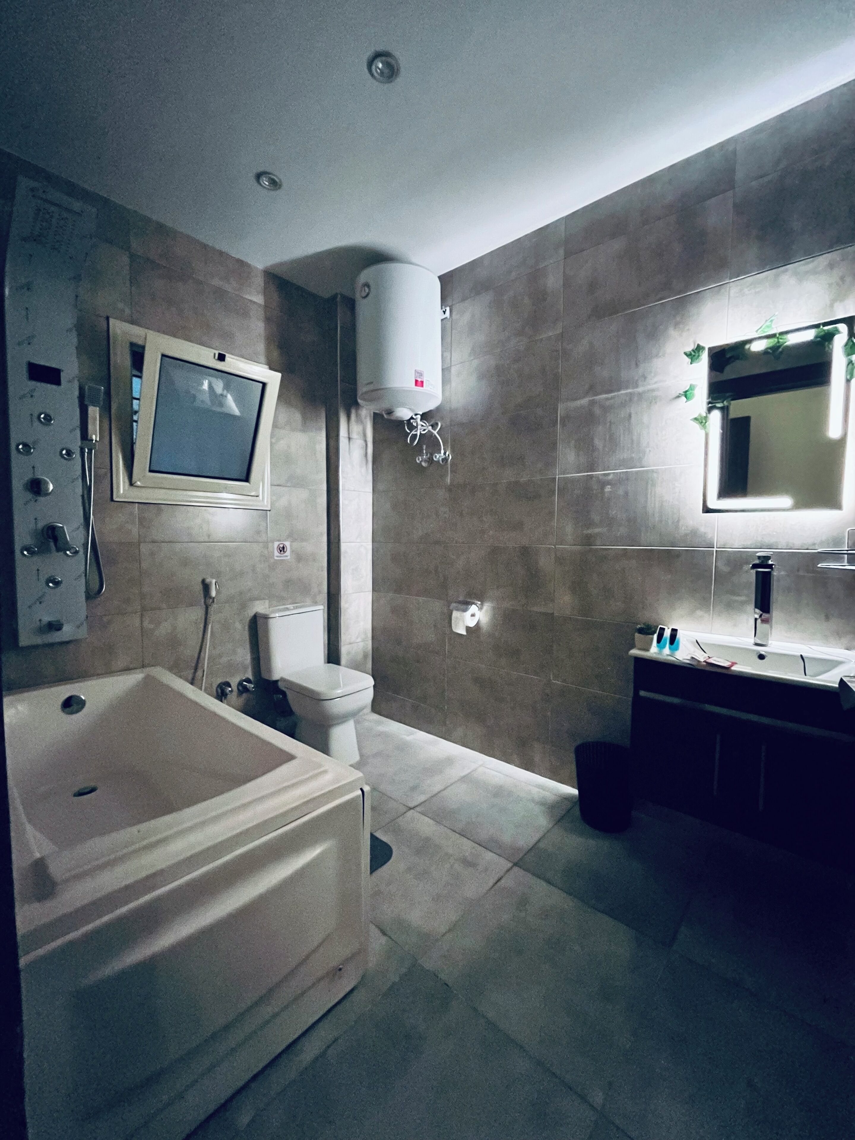 Luxury Double or Twin Room, pyramids View | Baño | Tina y regadera independientes y amenidades de baño gratuitas 
