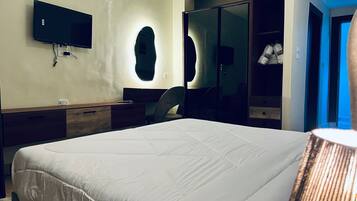 Luxury Double or Twin Room, pyramids View | Escritorio, espacio para trabajar con laptop y wifi gratis