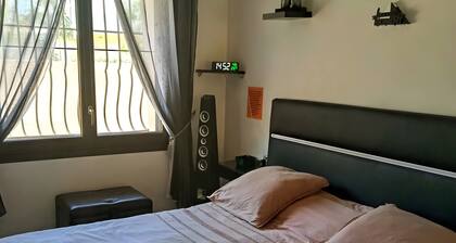 Bed and Breakfast 'Le Havre De Paix' with Private Terrace, Wi-Fi and Air Conditioning