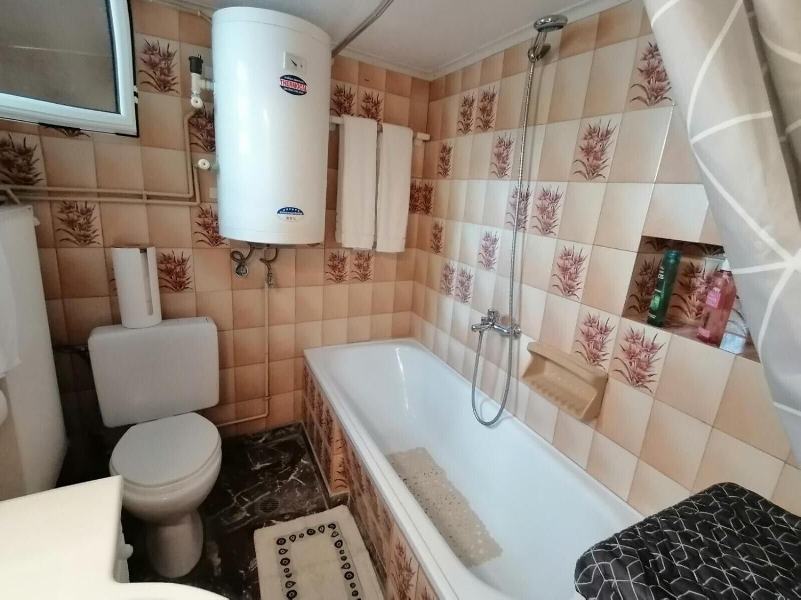 Een douche, een haardroger, handdoeken