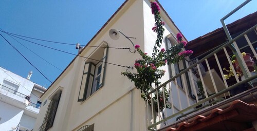 Apartment 'Giannis and Aristi's House' with Sea View, Wi-Fi and Air Conditioning
