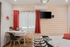 WiFi, bed sheets