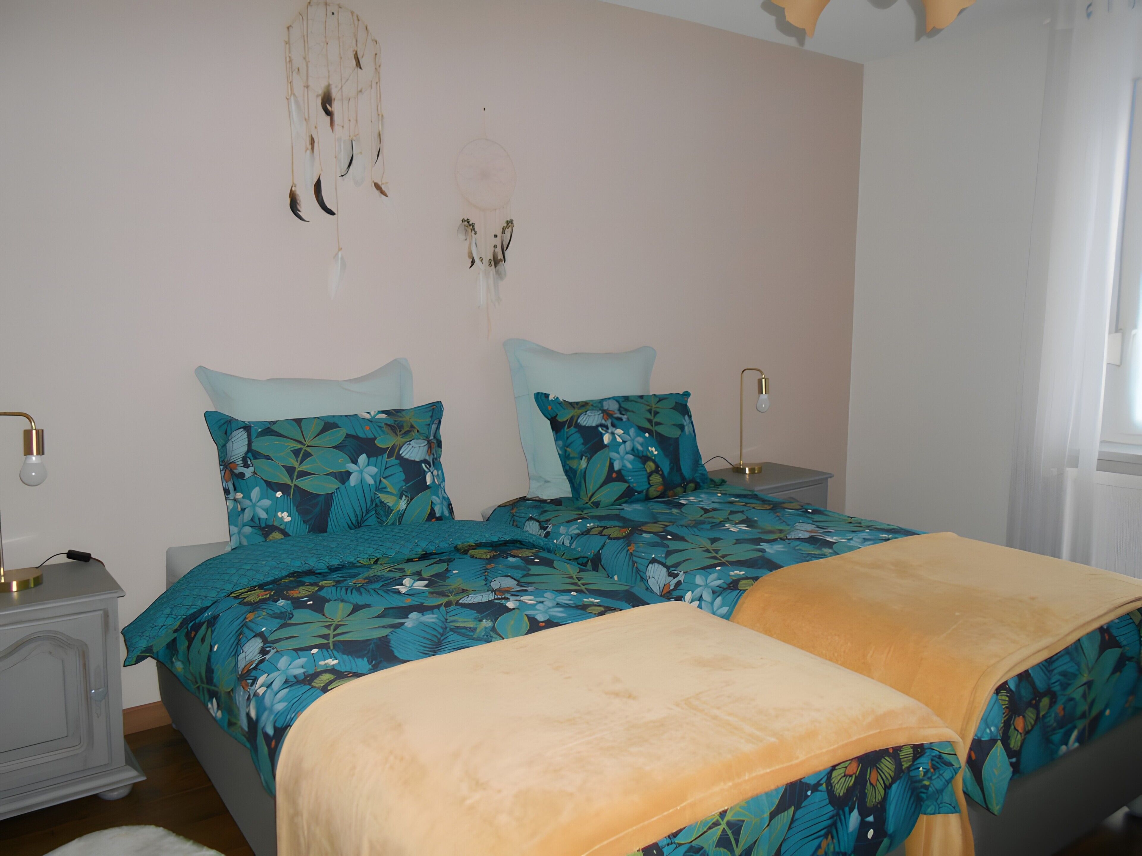 Iron/ironing board, WiFi, bed sheets