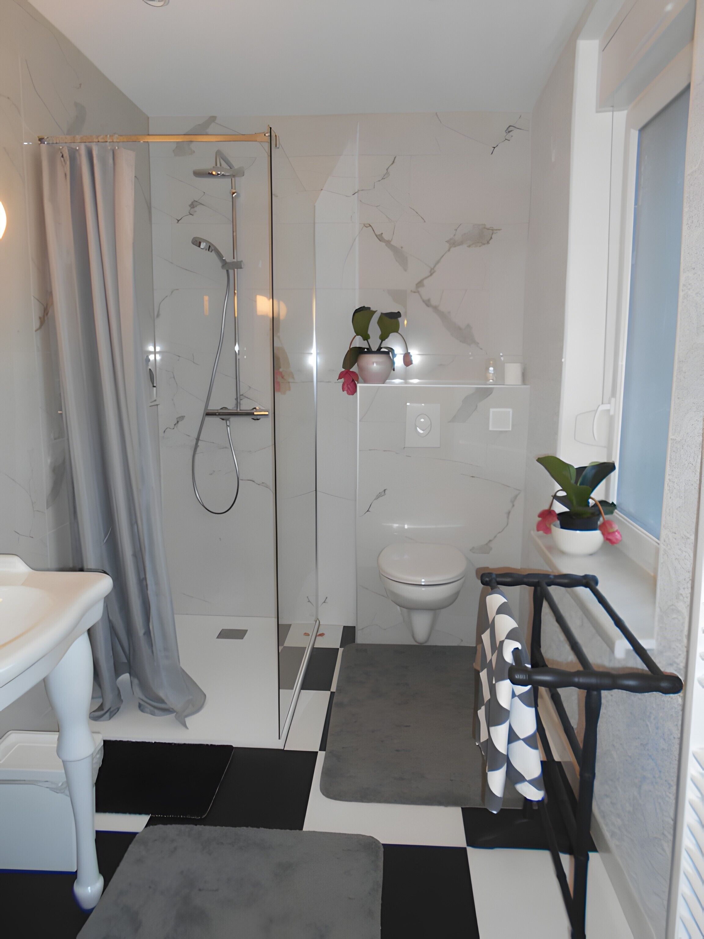 Een douche, een haardroger, handdoeken