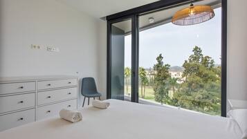 3 slaapkamers, een strijkplank/strijkijzer, wifi, beddengoed
