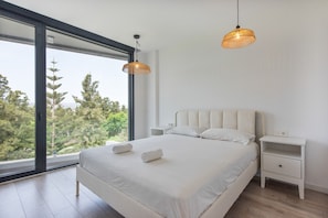 3 habitaciones, tabla de planchar con plancha, wifi y ropa de cama 