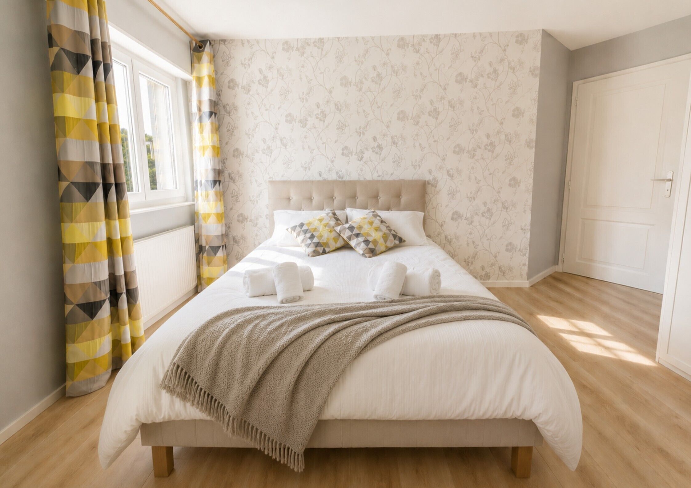 Iron/ironing board, WiFi, bed sheets