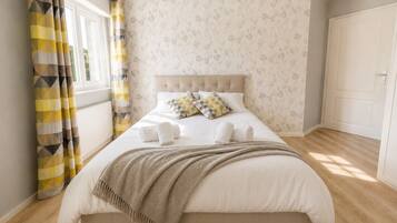 Iron/ironing board, WiFi, bed sheets