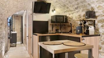 Fridge, microwave, stovetop, coffee/tea maker