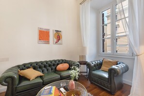 TV - RomAntica near Villa Borghese: Design & Comfort in Rome’s Heart (7 Guests) (Rome)
