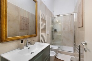 Shower, hair dryer, towels - RomAntica near Villa Borghese: Design & Comfort in Rome’s Heart (7 Guests) (Rome)