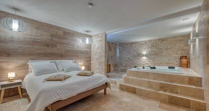 Luxurious Romantic Suite with Jacuzzi, Wi-Fi, and Air Conditioning