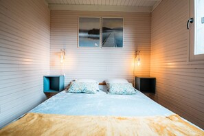 WiFi, bed sheets