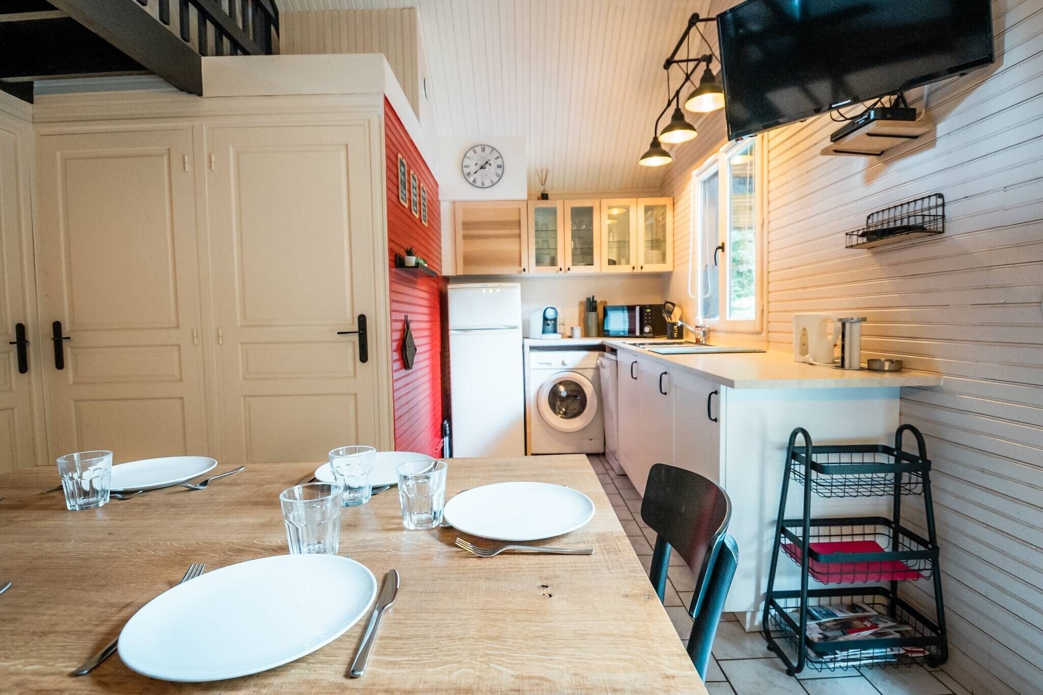 Kylskåp, mikrovågsugn, ugn och spishäll