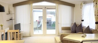 Ty Newydd Leisure Park 2-bed Caravan, Sleeps 6