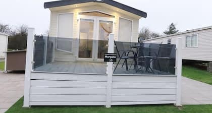 Ty Newydd Leisure Park 2-bed Caravan, Sleeps 6