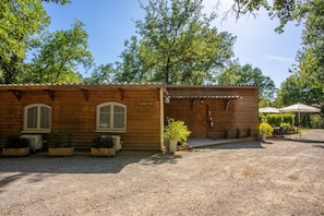 Exterior - Bed and Breakfast 'Chambre 4' with Shared Pool, Wi-Fi and Air Conditioning (Callian)