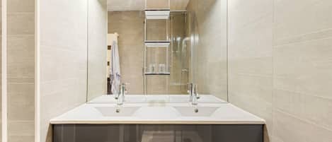 Shower, towels
