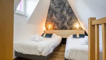 Een strijkplank/strijkijzer, wifi, beddengoed