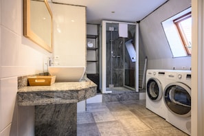 Shower, hair dryer, towels