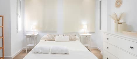 Iron/ironing board, WiFi, bed sheets