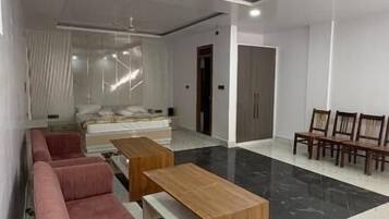 Luxury Studio, Balcony | Interior