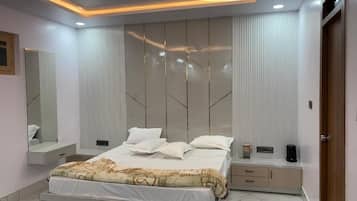 Luxury Studio, Balcony | Free WiFi