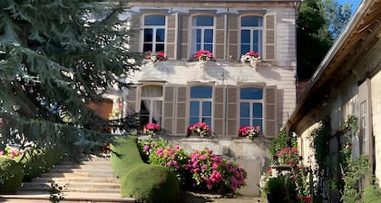 Château "Château De Ricquebourg" with Private Garden and Wi-Fi