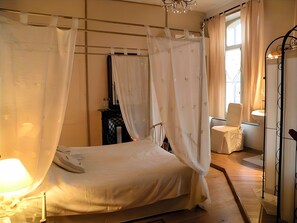 Ferros/tábuas de passar roupa, Wi-Fi, roupa de cama