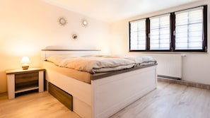 WiFi, bed sheets